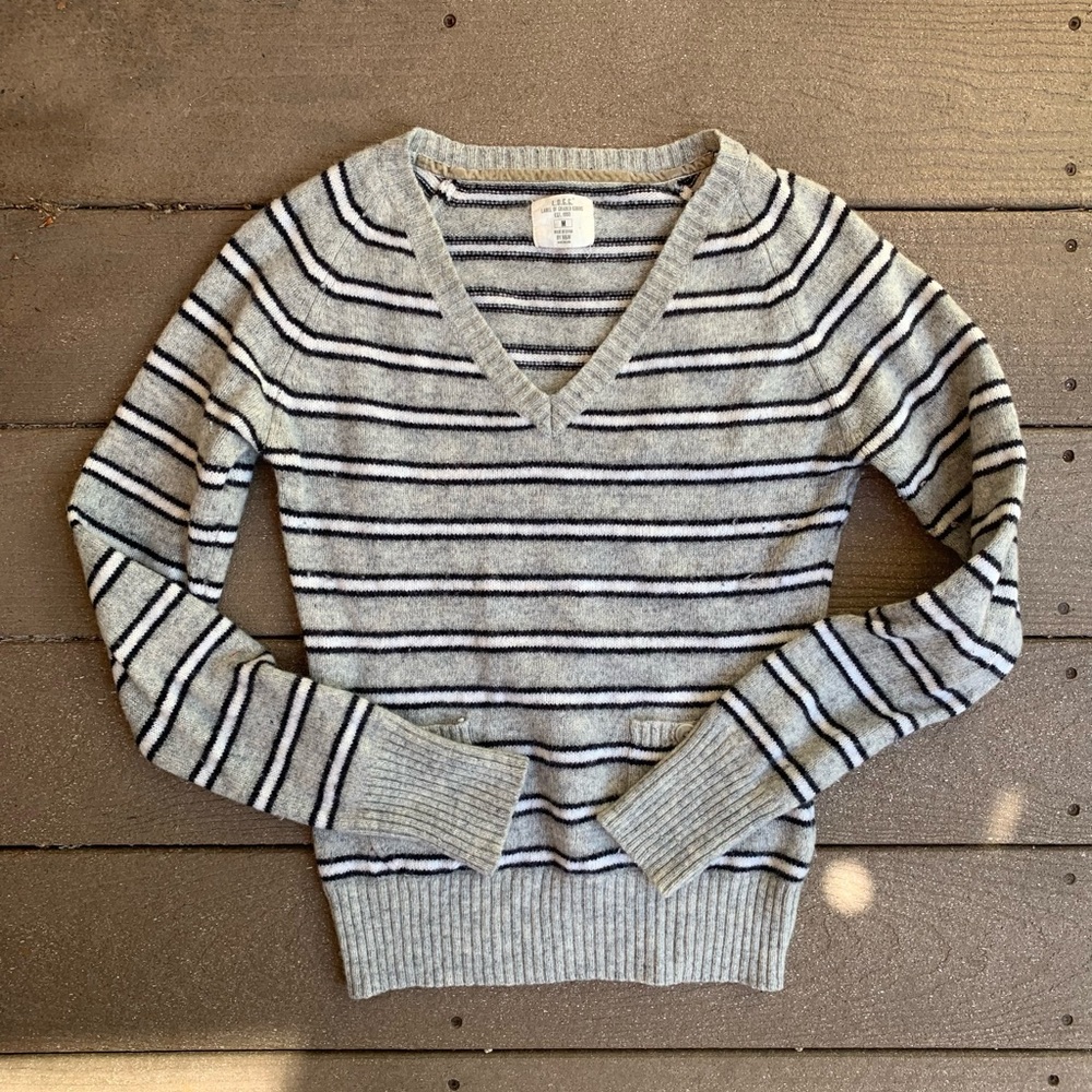 Gray V-Neck Striped Sweater 🍁